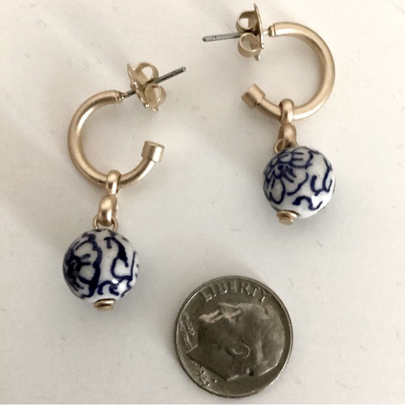 Patricia Nash Brushed Gold Hoop Drop Earrings Blue And White Floral Glass Bead - Picture 11 of 12
